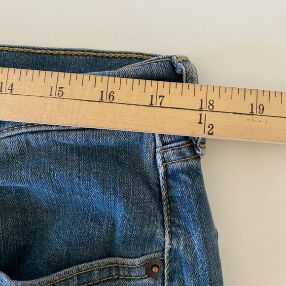 Levis 505 Mens Relaxed Straight Jeans Size 36W x 32L Blue Denim - Picture 8 of 10